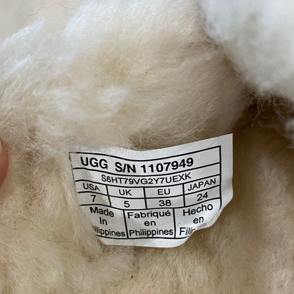 Ugg moccasin slippers - Picture 3 of 3